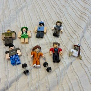 Roblox action figures. Various characters and hats and 2 dumb-bells. EUC